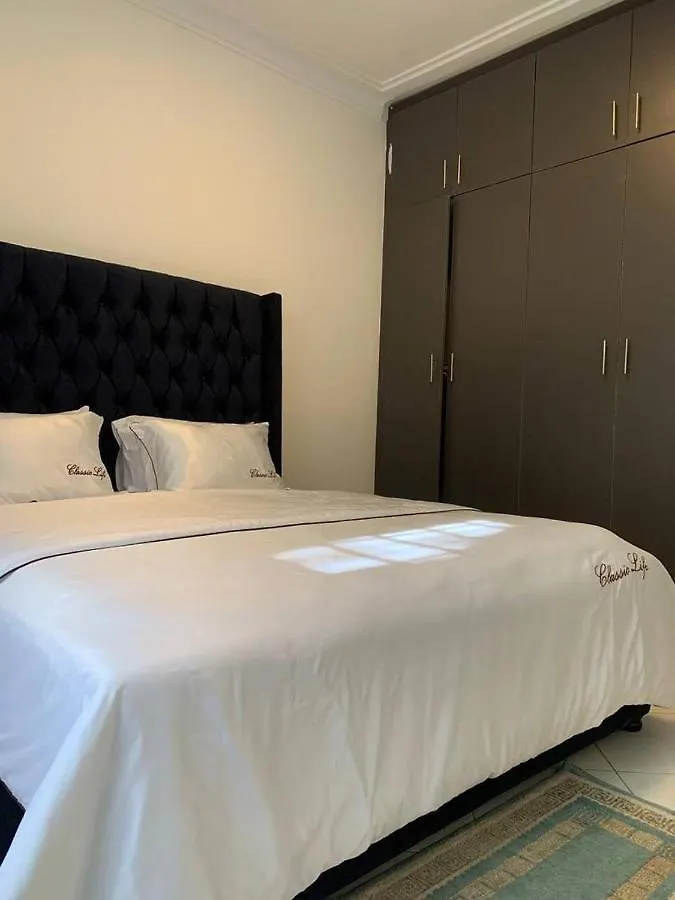 Kisaasi Serviced Apartments كامبالا