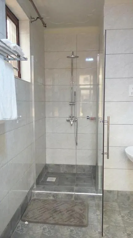 Kisaasi Serviced Apartments كامبالا 0*,